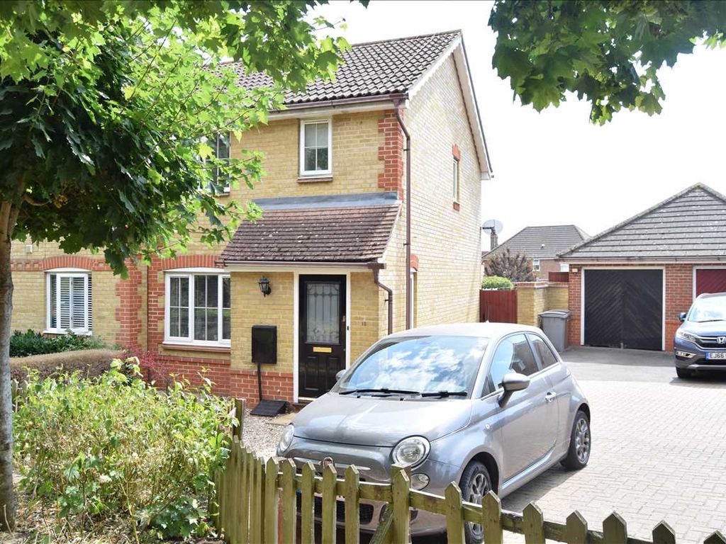 3 bed semidetached house for sale in Albra Mead, Chancellor Park