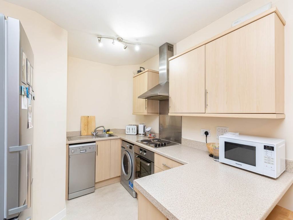 1 bed flat to rent in Kingswood Place, Norwich Avenue West, Bournemouth