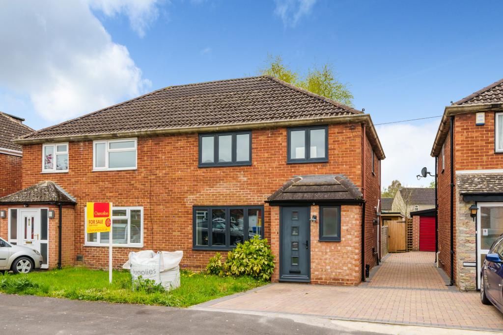 3 bed semidetached house for sale in Lock Crescent, Kidlington OX5, £