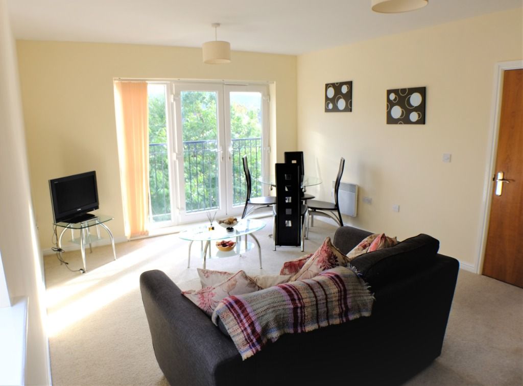 2 bed flat to rent in Clayton Drive, Pontarddulais, Swansea SA4, £725