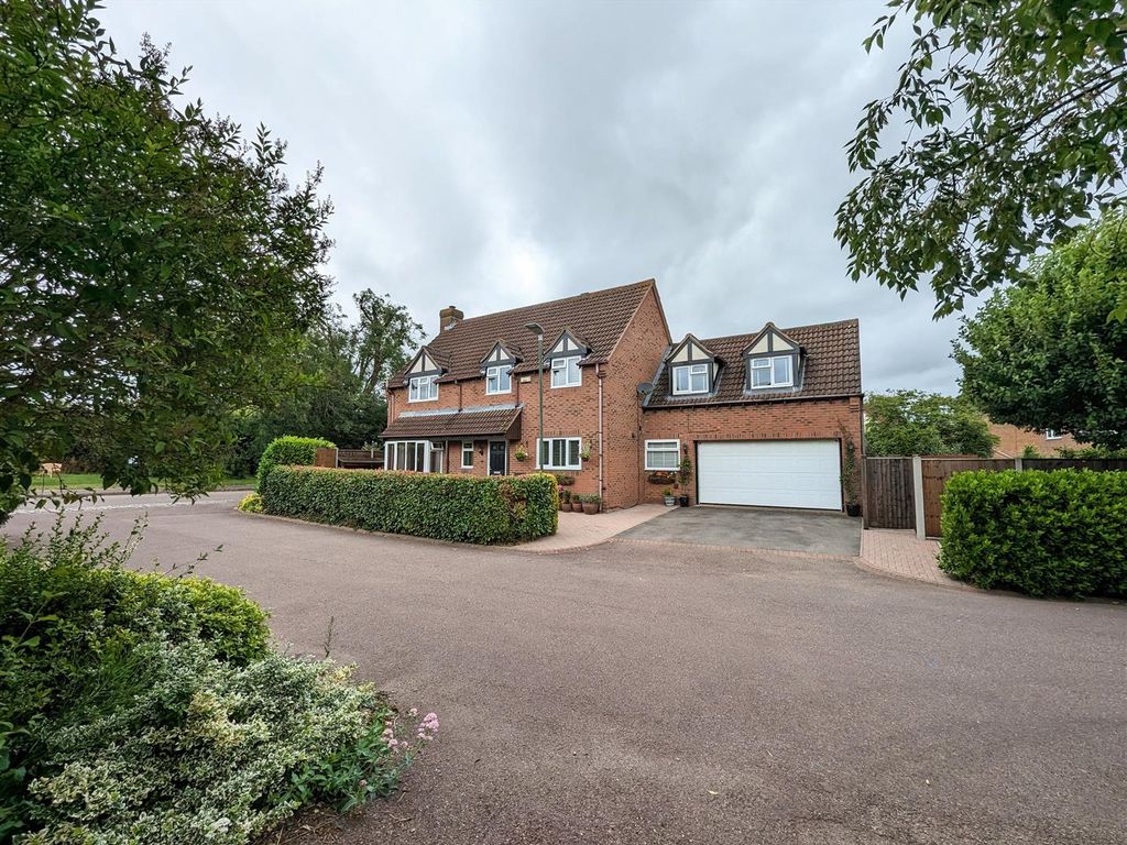 5 bed detached house for sale in Sovereign Chase, Staunton, Gloucester