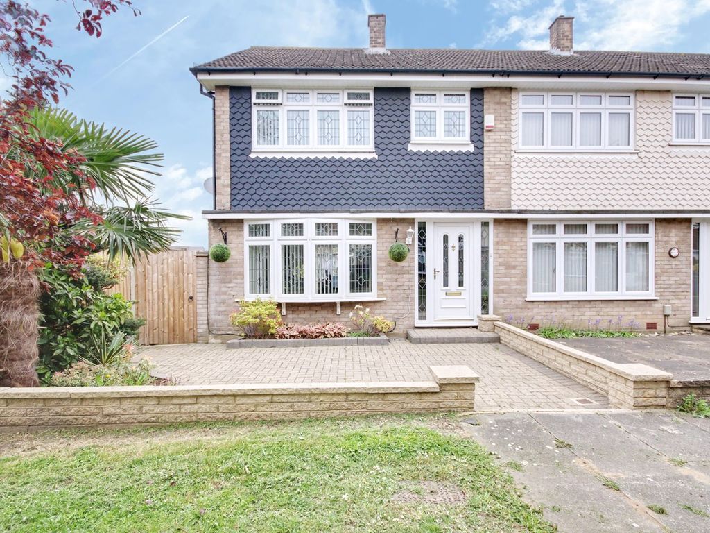 3 bed end terrace house for sale in Way, Rainham RM13 Zoopla