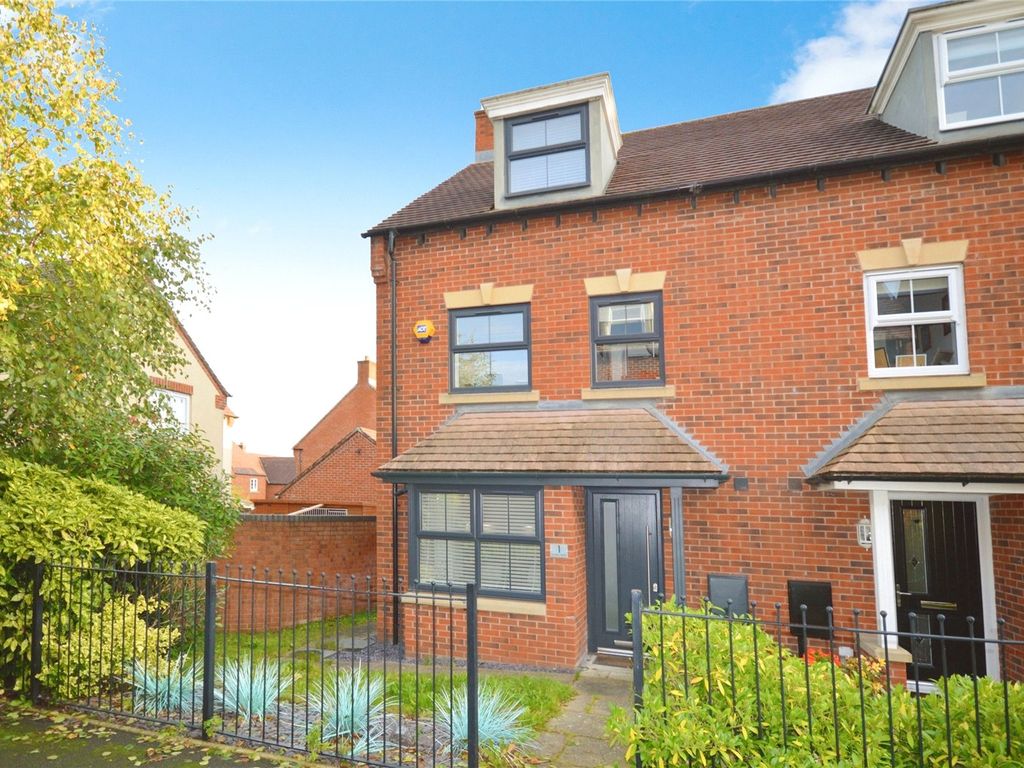 4 bed semidetached house for sale in Morley Walk, Church Gresley