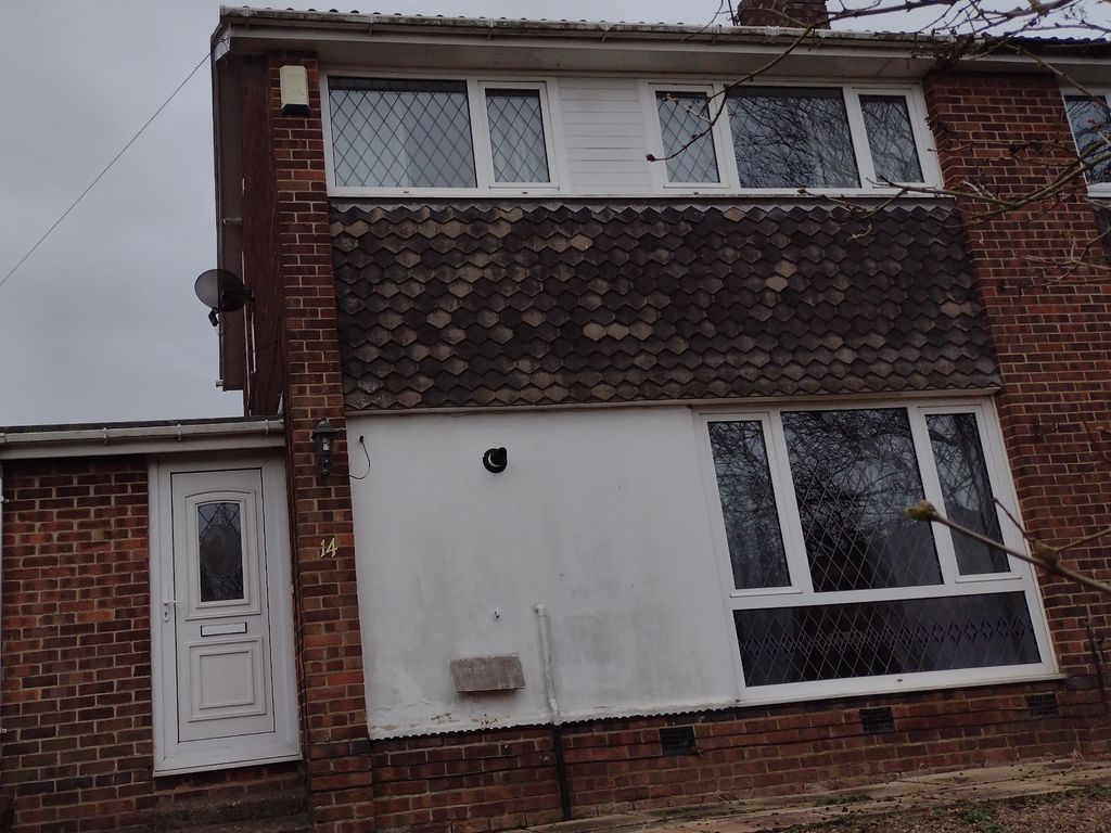 3 bed semidetached house for sale in Westbury Close, Beeston