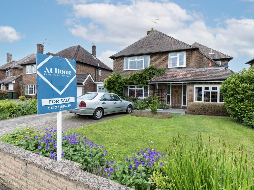 4 bed detached house for sale in Pollards Drive, Horsham RH13, £800,000