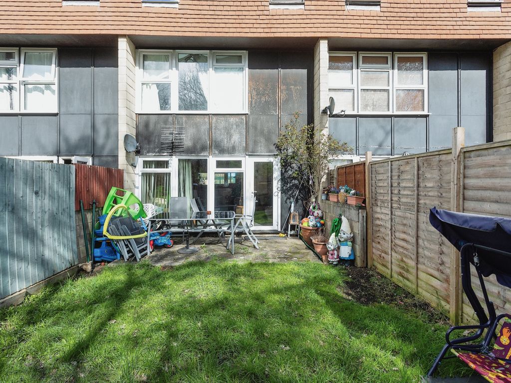 4 bed terraced house for sale in Gibbwin, Great Linford, Milton Keynes, Buckinghamshire MK14, £