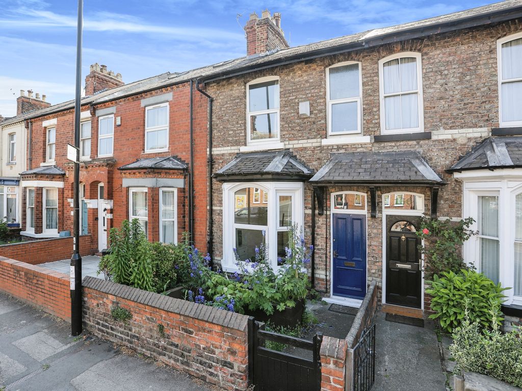 4 bed terraced house for sale in Burton Stone Lane, York, North