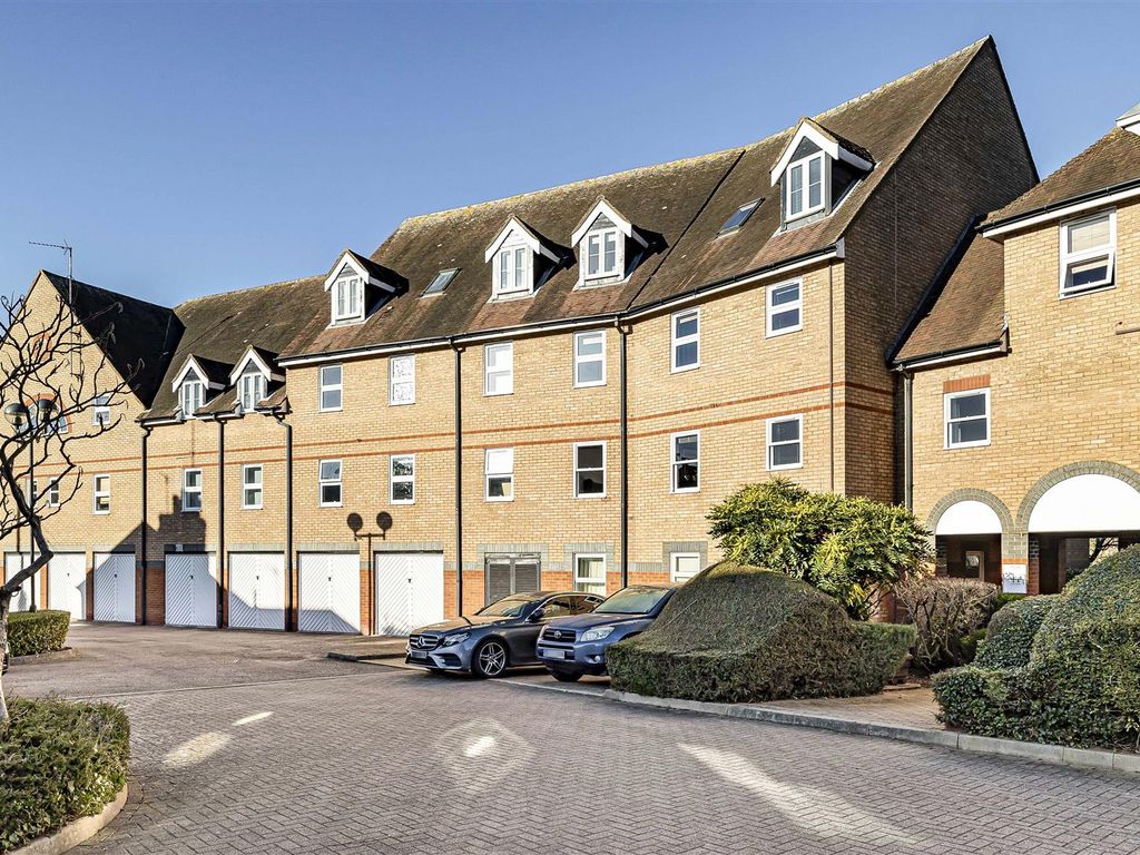 2 bed flat for sale in Mitre Court, Railway Street, Hertford SG14, £