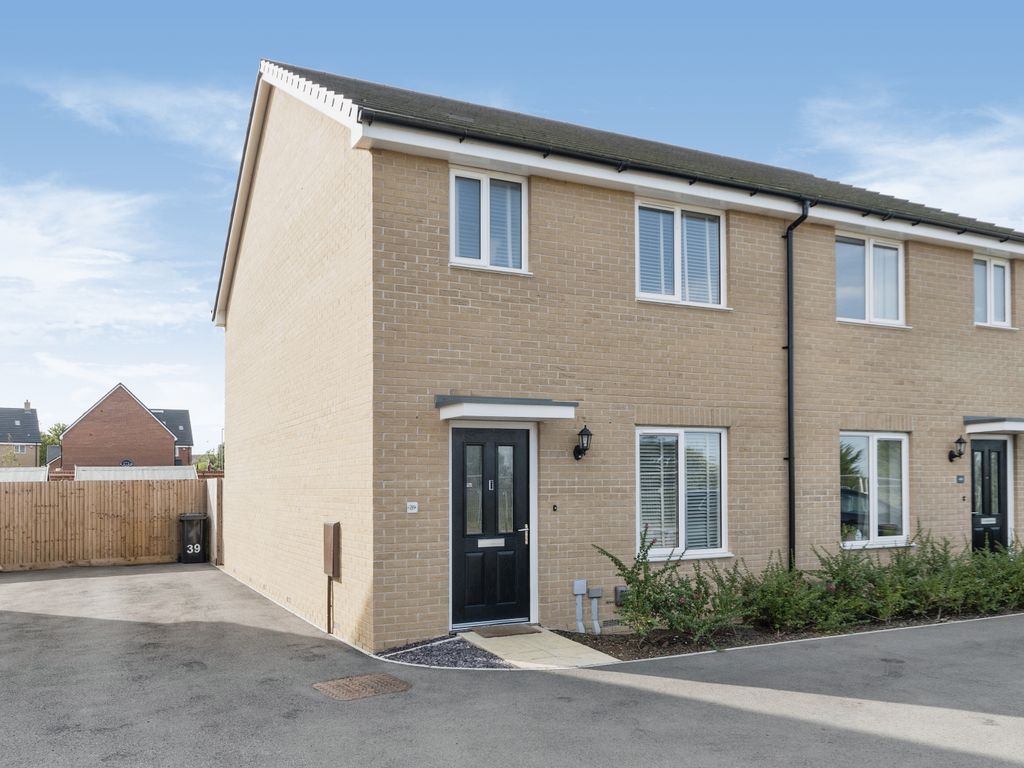 3 bed semidetached house for sale in Hollyhock Way, Biggleswade