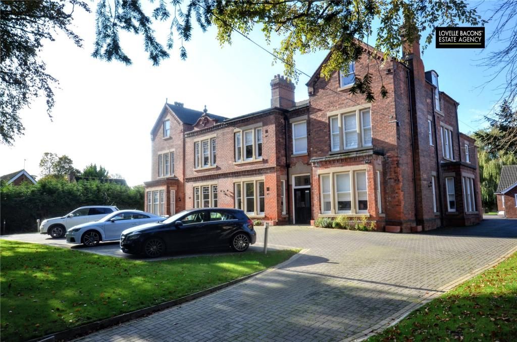 2 bed flat to rent in Hazelmere House, Welholme Avenue, Grimsby DN32