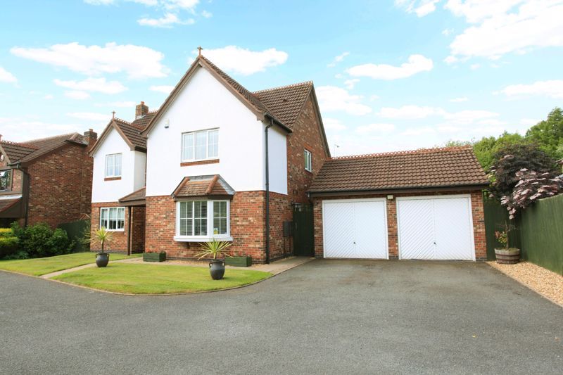 4 bed detached house for sale in Bayswater Close, Priorslee, Telford