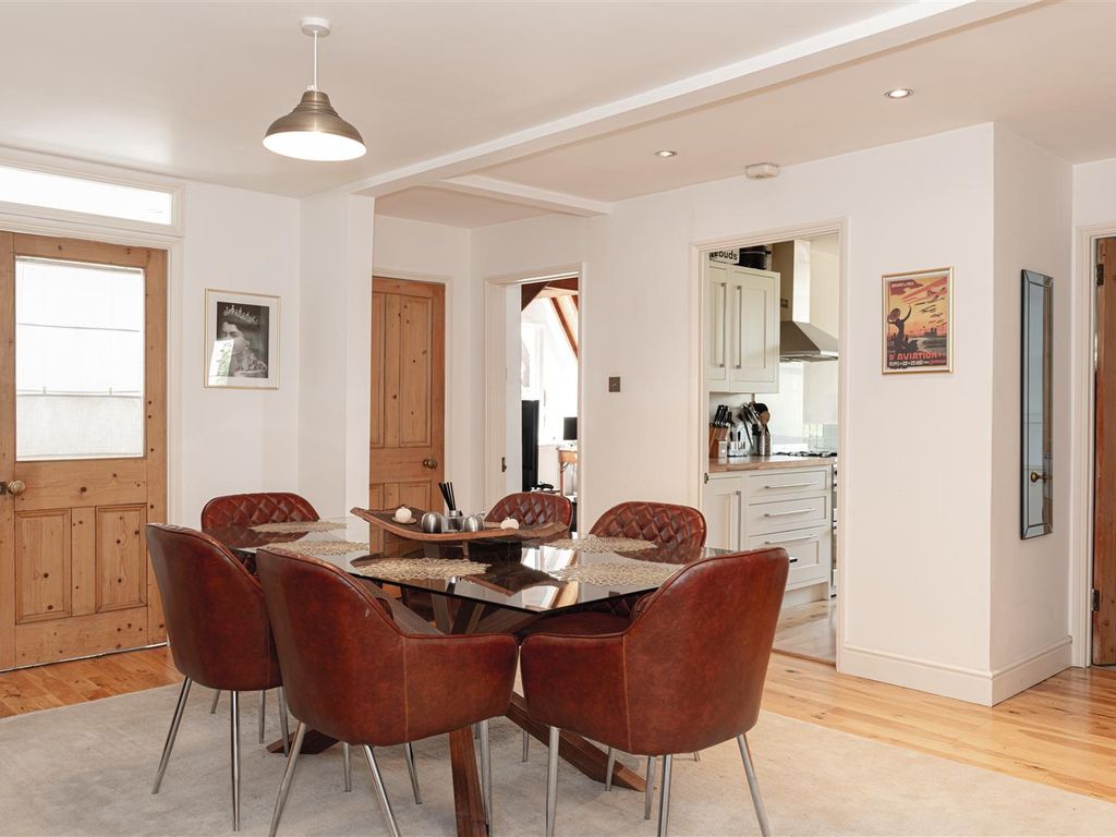 2 bed flat for sale in Picketts Lane, Redhill RH1 Zoopla