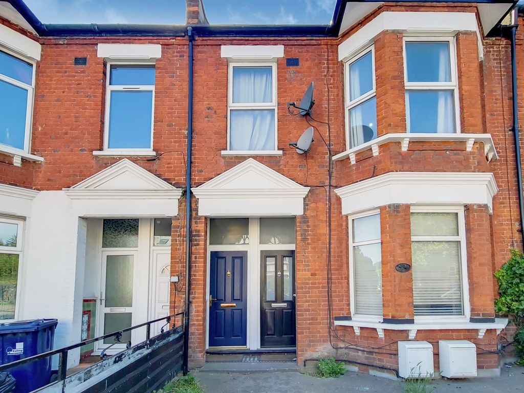 3 bed for sale in Greenford Avenue, London W7 Zoopla