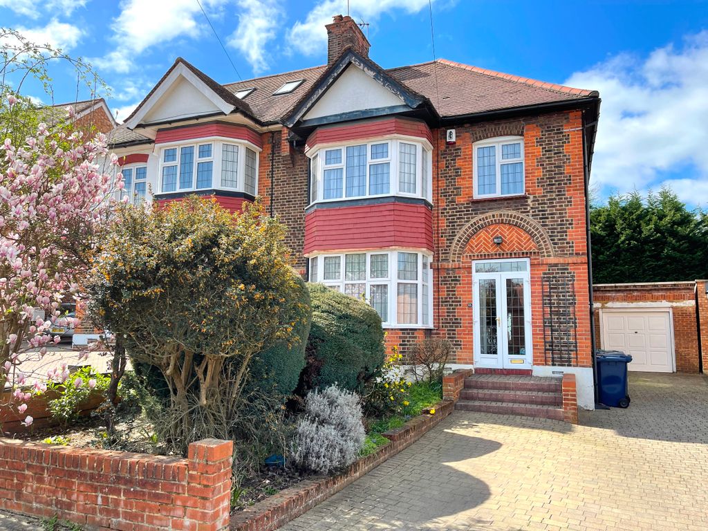3 bed semidetached house to rent in Singleton Scarp, London N12 Zoopla