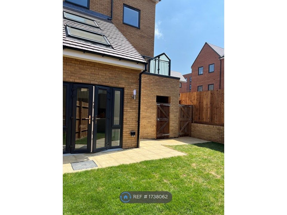 3 bed end terrace house to rent in Calico Avenue, Hackbridge, Wallington SM6 Zoopla