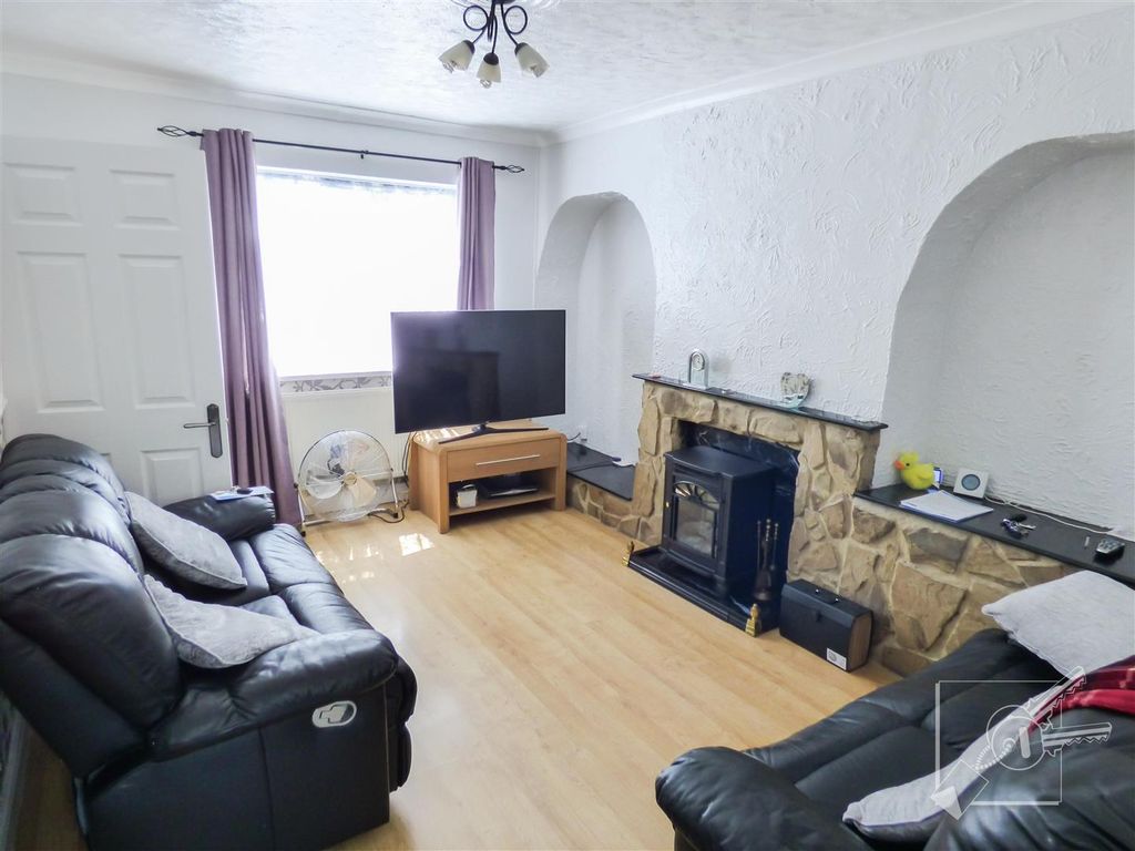 3 bed property for sale in Waterdales, Northfleet, Gravesend DA11 Zoopla