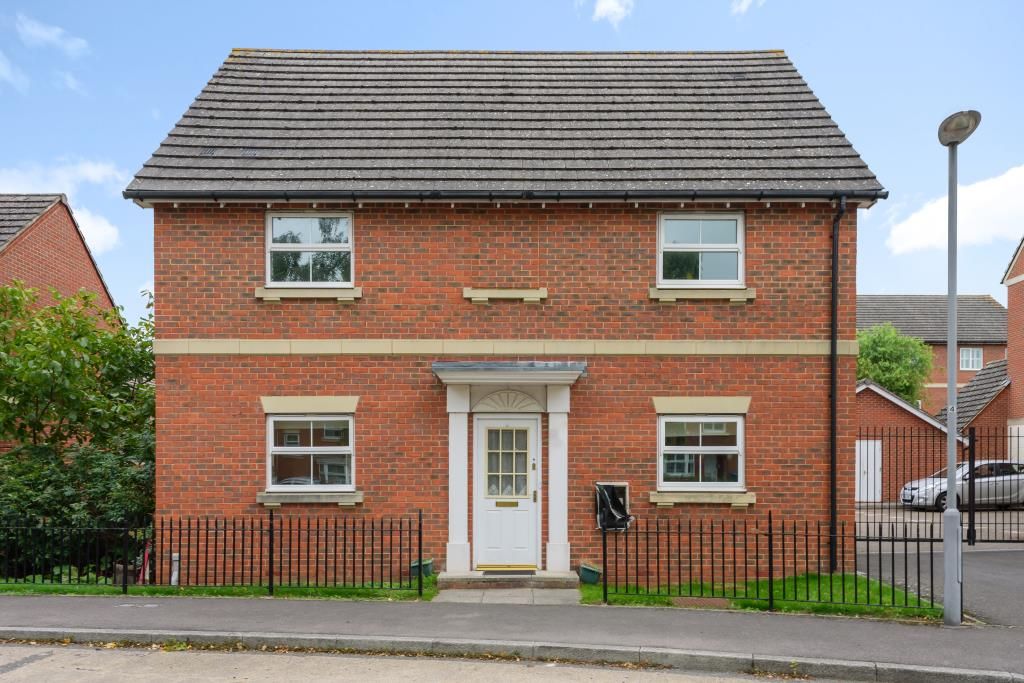 2 bed to rent in Juniper Drive, Weston Turville HP22, £1,150