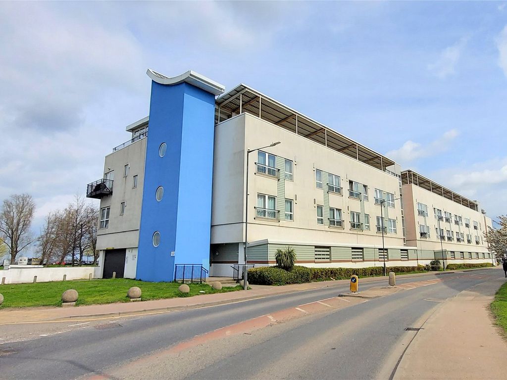 2 bed flat for sale in Venture Court, Canal Road, Gravesend, Kent DA12