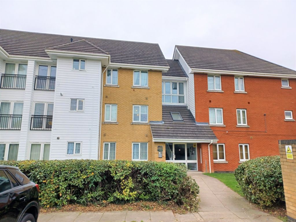 2 bed flat to rent in Gower Place, Fleming Road, Grays, Essex RM16, £