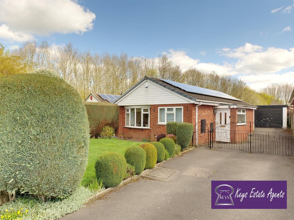 3 bed detached bungalow for sale in Fulmar Place, Meir Park, StokeOn
