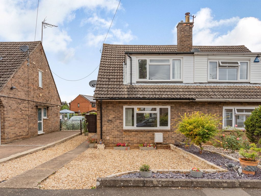 3 bed semidetached house for sale in Cottesmore Road, Uppingham