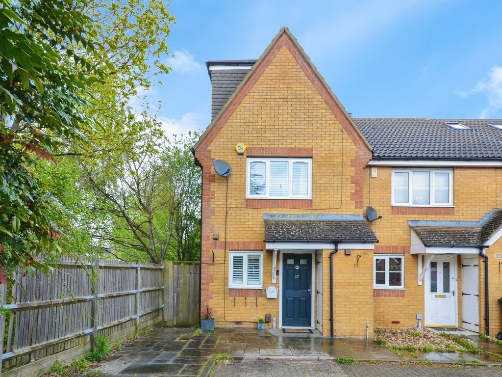 3 bed end terrace house for sale in Royce Grove, Leavesden, Watford