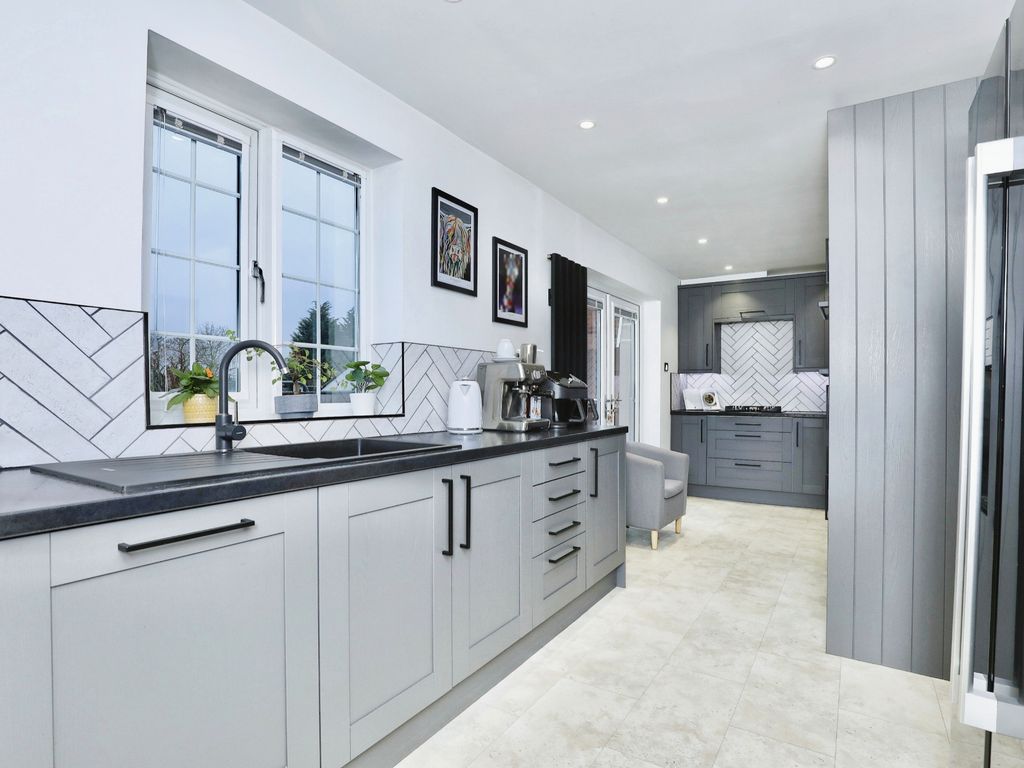 3 bed terraced house for sale in King Road, New Rossington