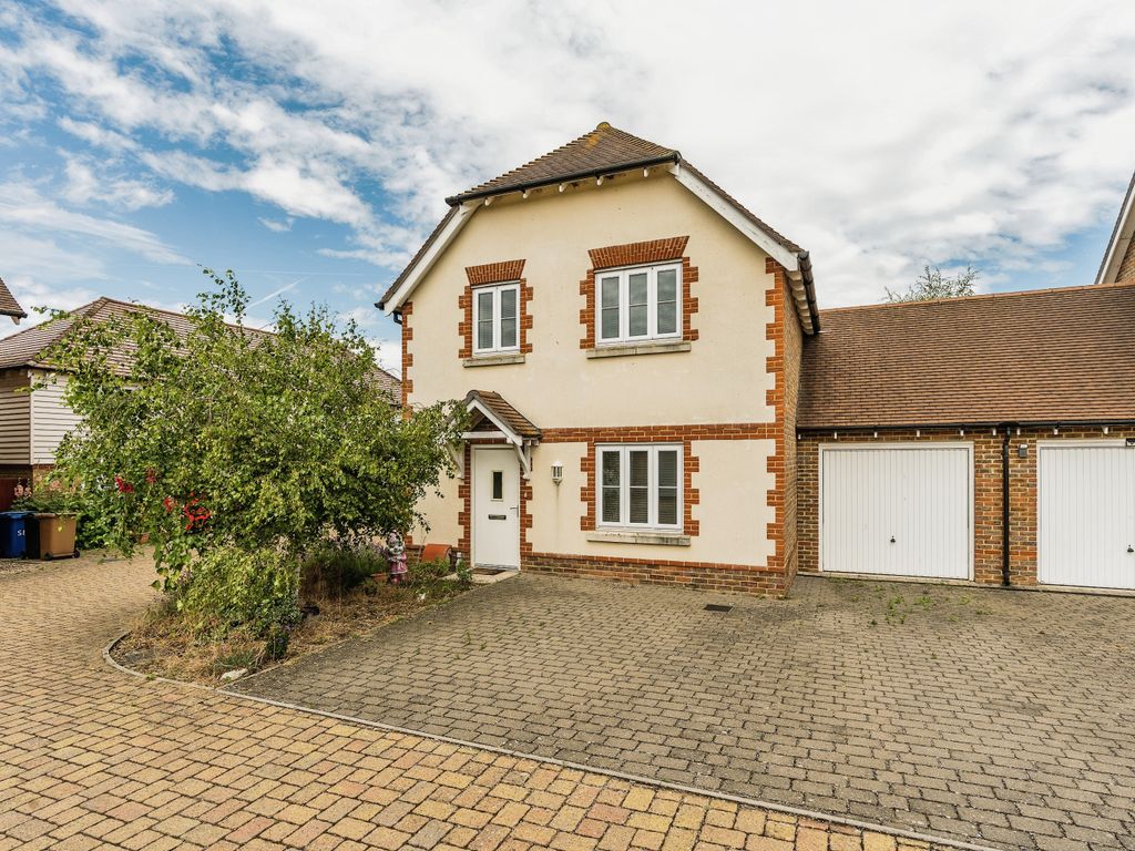 3 bed linkdetached house for sale in School Lane, Lower Halstow