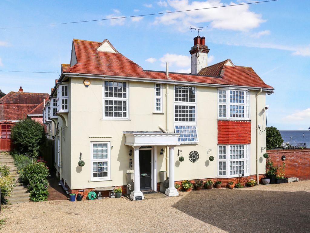 4 bed detached house for sale in South Hill, Felixstowe IP11, £700,000