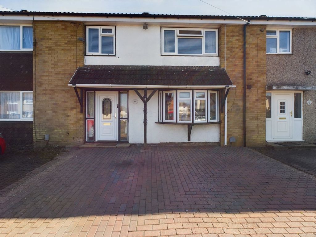 3 bed terraced house for sale in Hunter Road, Farnborough GU14 Zoopla