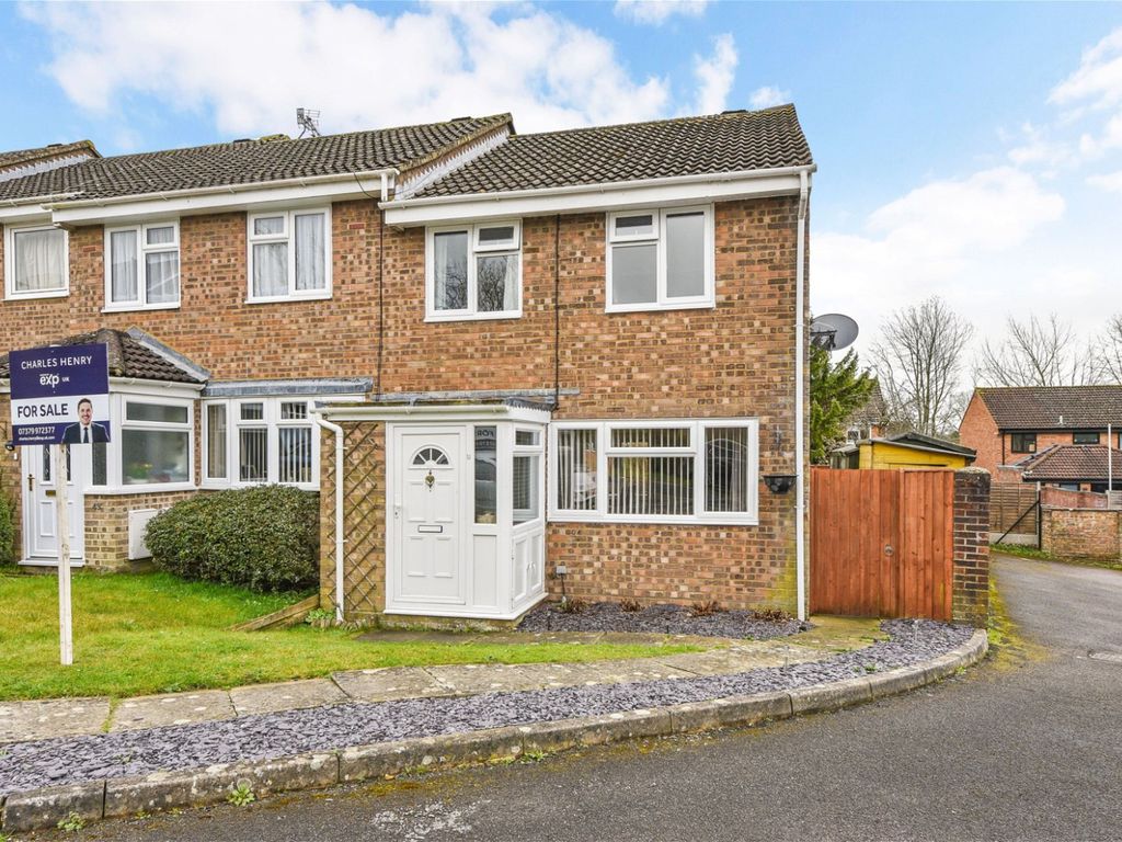 3 bed end terrace house for sale in Thorpe Gardens, Alton GU34 Zoopla