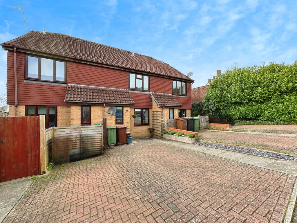 1 bed terraced house to rent in Cunningham Road, Tunbridge Wells TN4, £