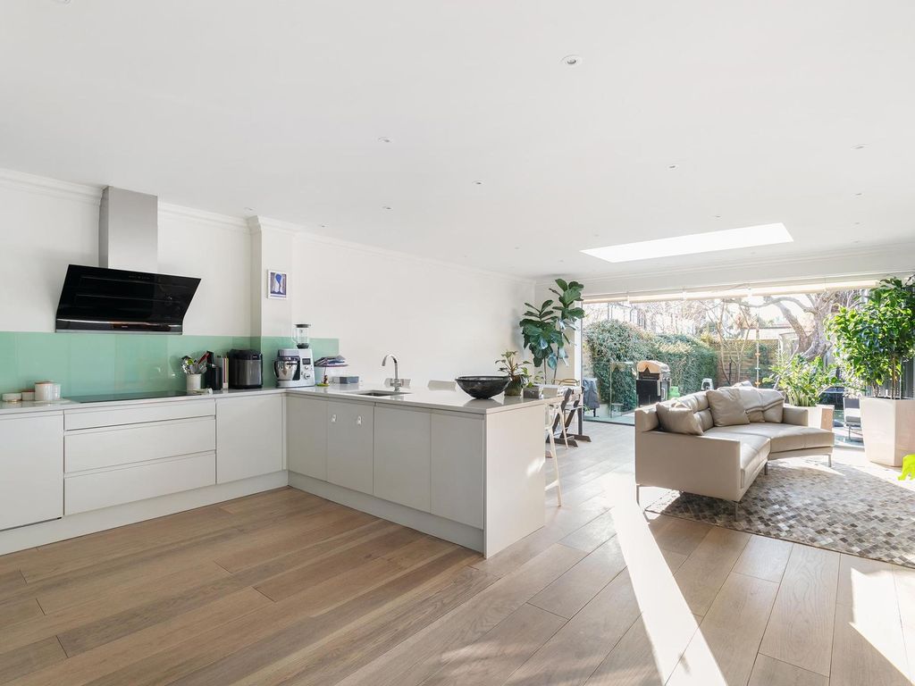 5 bed terraced house for sale in Peterborough Road, London SW6, £