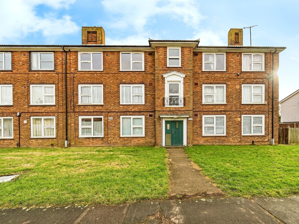 2 bed flat for sale in Prebendal Avenue, Aylesbury HP21, £180,000 Zoopla