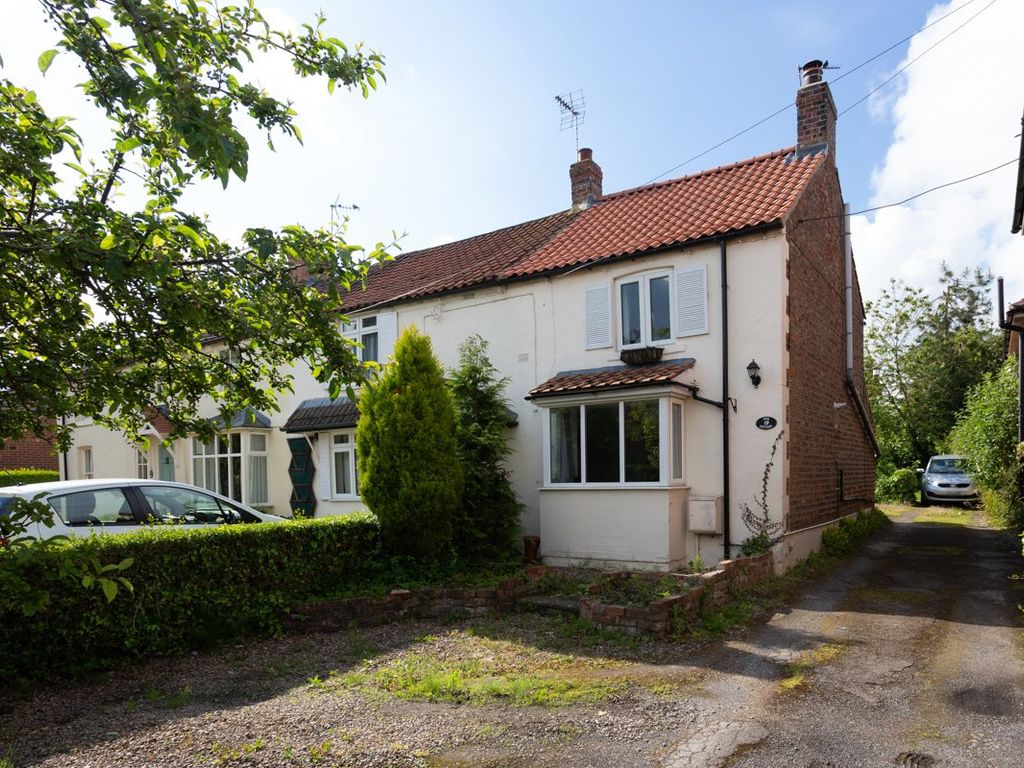 2 bed end terrace house for sale in The Village, Earswick, York YO32