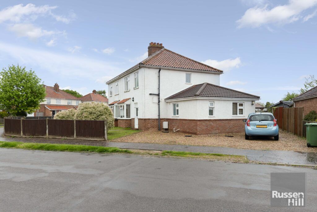 3 bed semidetached house for sale in Hercules Road, Hellesdon, Norwich