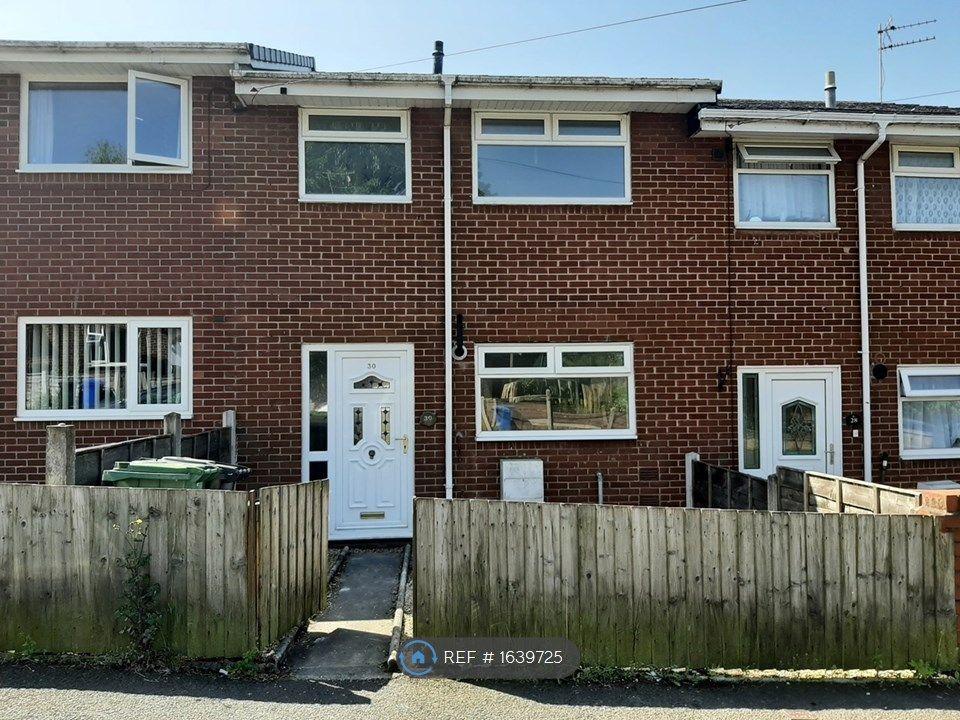 3 bed semidetached house to rent in Cambridge Street, Stalybridge SK15