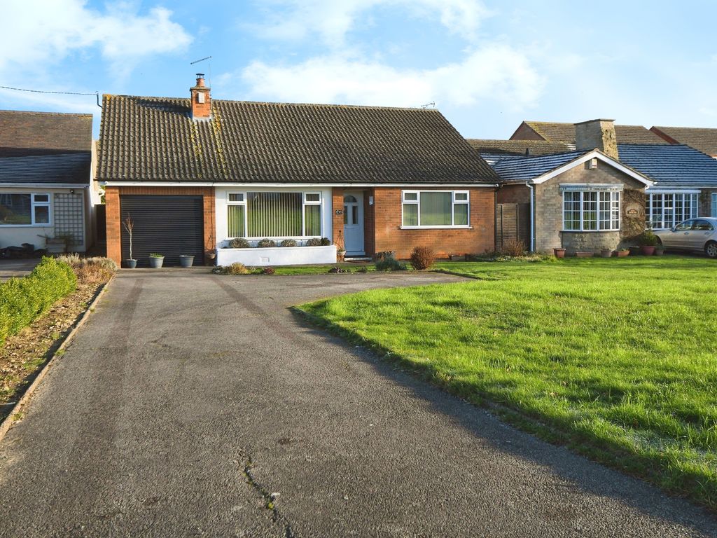 3 bed bungalow for sale in Grantham Road, Bracebridge Heath, Lincoln
