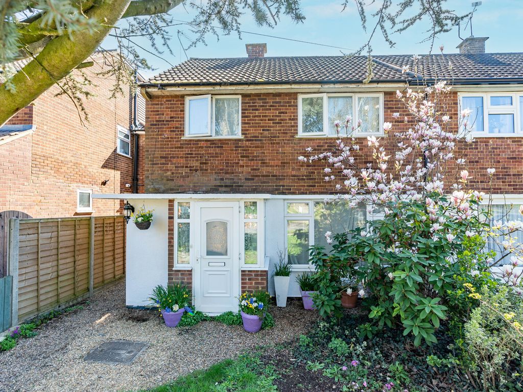 3 bed semidetached house for sale in Drakes Drive, St. Albans