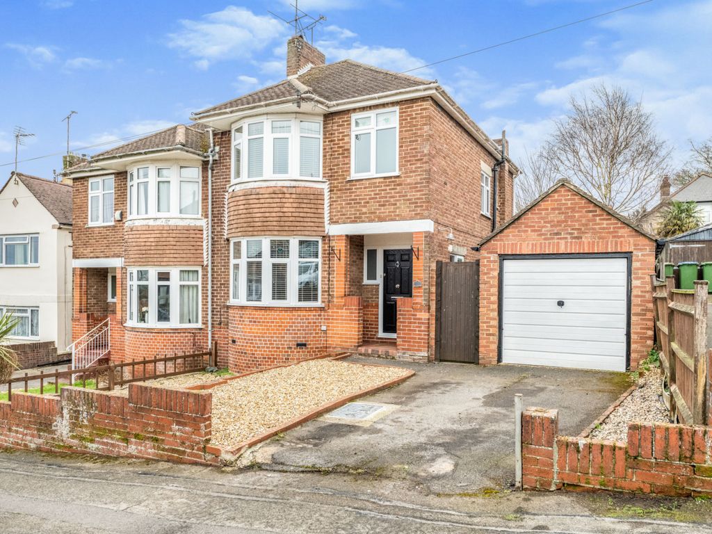 3 bed semidetached house for sale in Chessel Crescent, Southampton