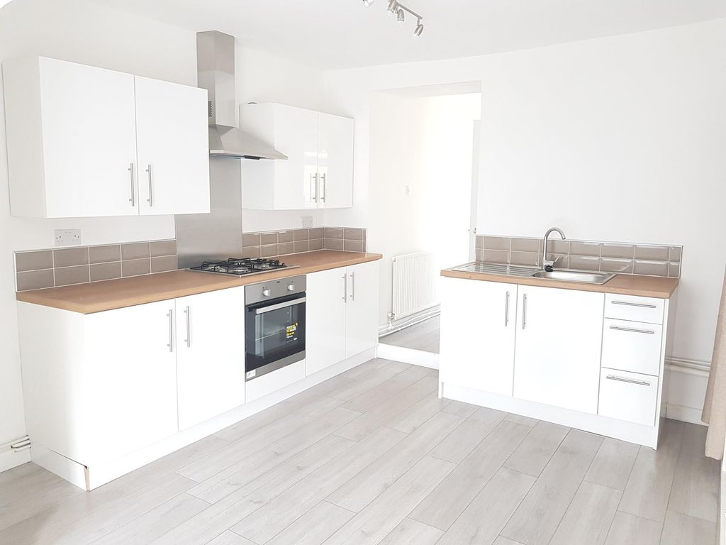 3 bed property to rent in Oxford Street, Pontycymer, Bridgend CF32, £