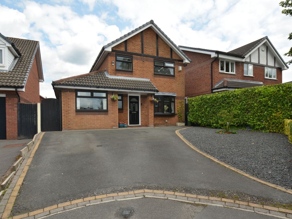 3 bed detached house for sale in Woodcock Close, Droylsden M43, £