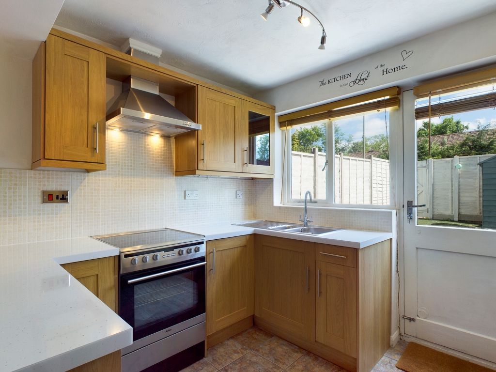 2 bed terraced house to rent in Heathfield, Brighton Hill, Basingstoke