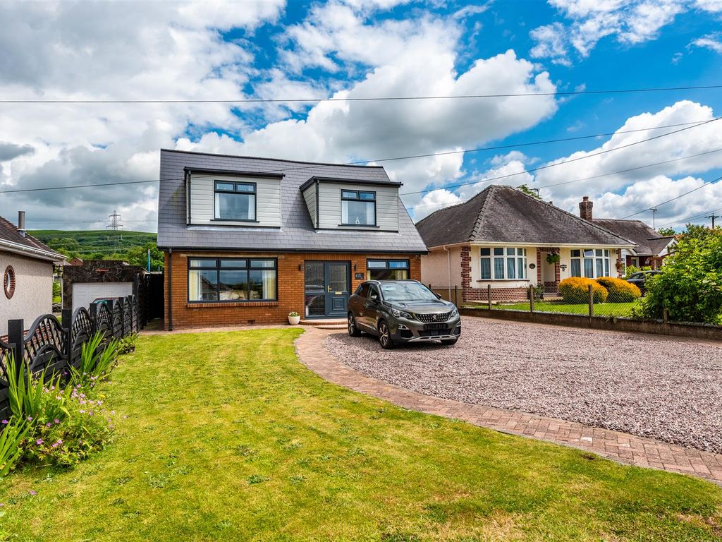 3 bed bungalow for sale in Glynhir Road, Pontarddulais, Swansea SA4, £