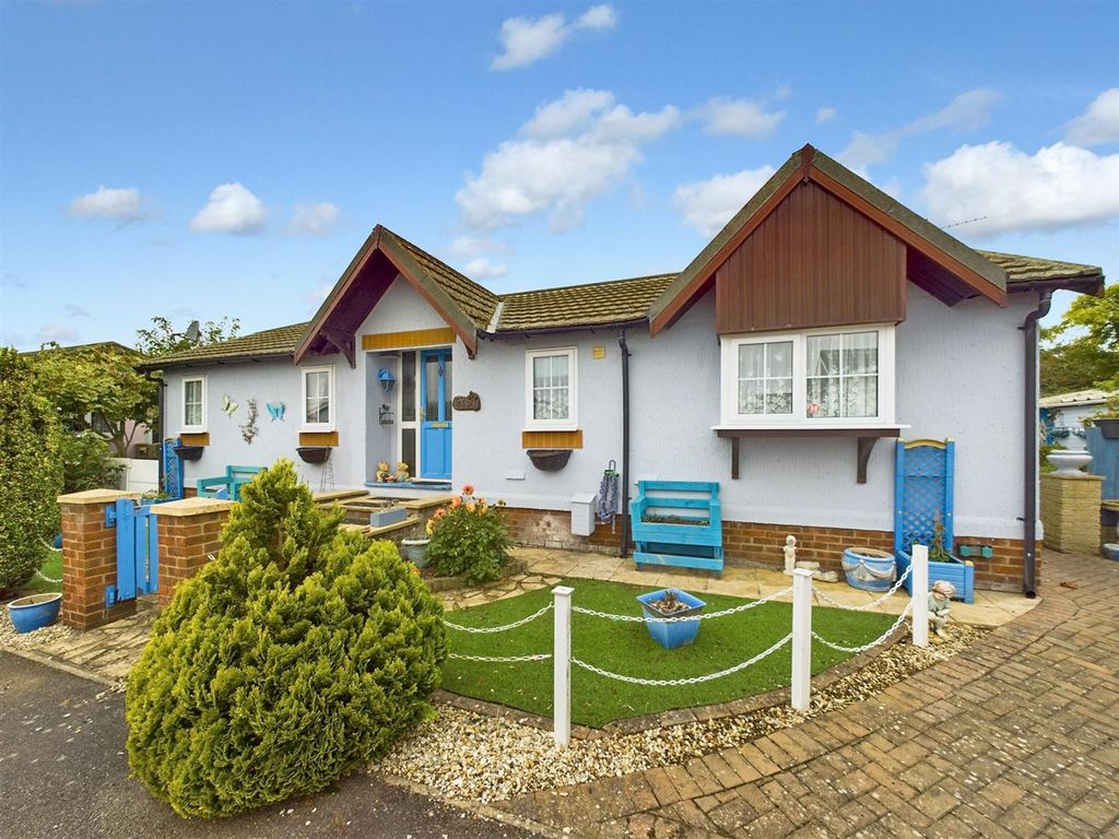 2 bed detached bungalow for sale in Ambleside Park, North Hykeham