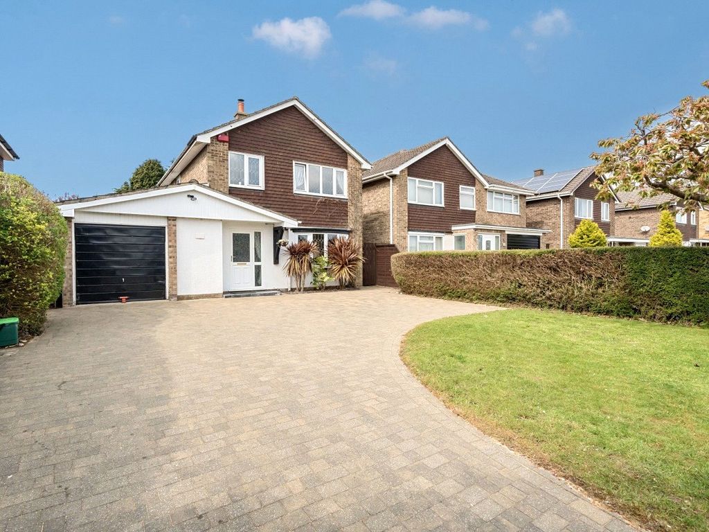 3 bed detached house to rent in Broadway, Grimsby, Lincolnshire DN34