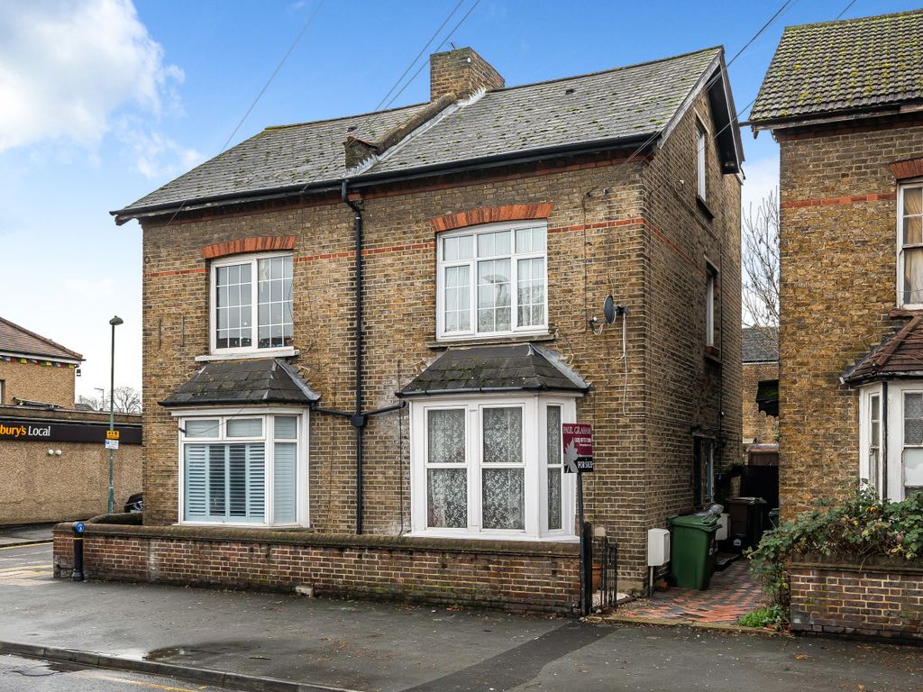 1 bed flat for sale in Green Wrythe Lane, Carshalton SM5, £240,000 Zoopla