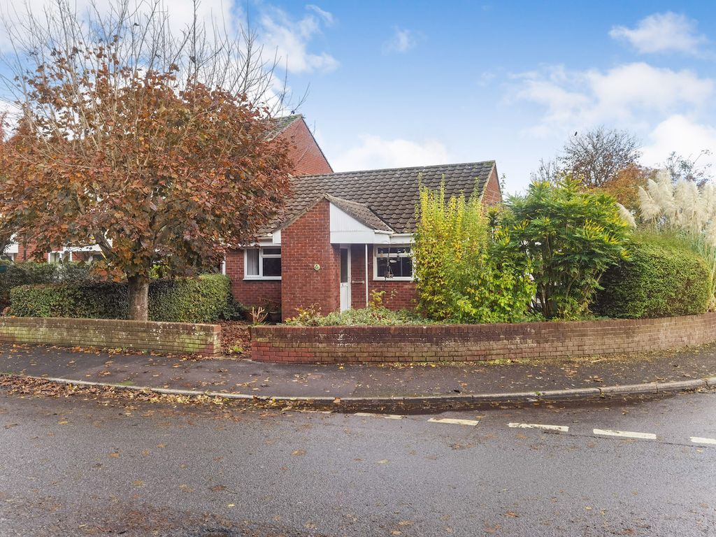 2 bed bungalow for sale in Maple Avenue, Chepstow NP16, £210,000 Zoopla