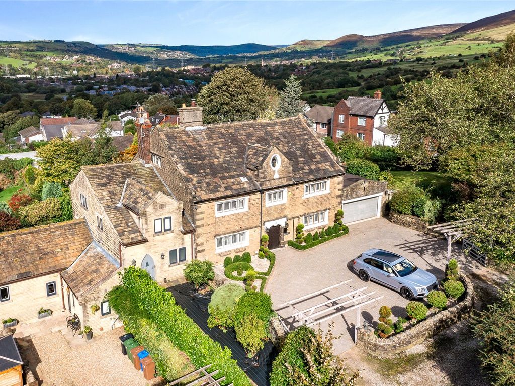 5 bed semidetached house for sale in Mottram Old Road, Stalybridge