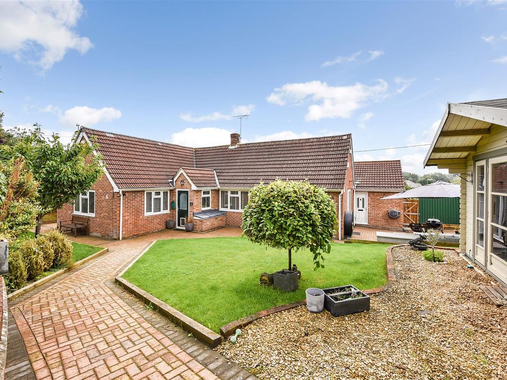 4 bed detached bungalow for sale in Salisbury Road, Andover SP10, £550,000 Zoopla
